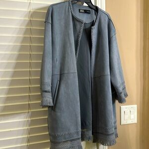 Beautiful jacket Zara size medium with the beautiful details look like a new